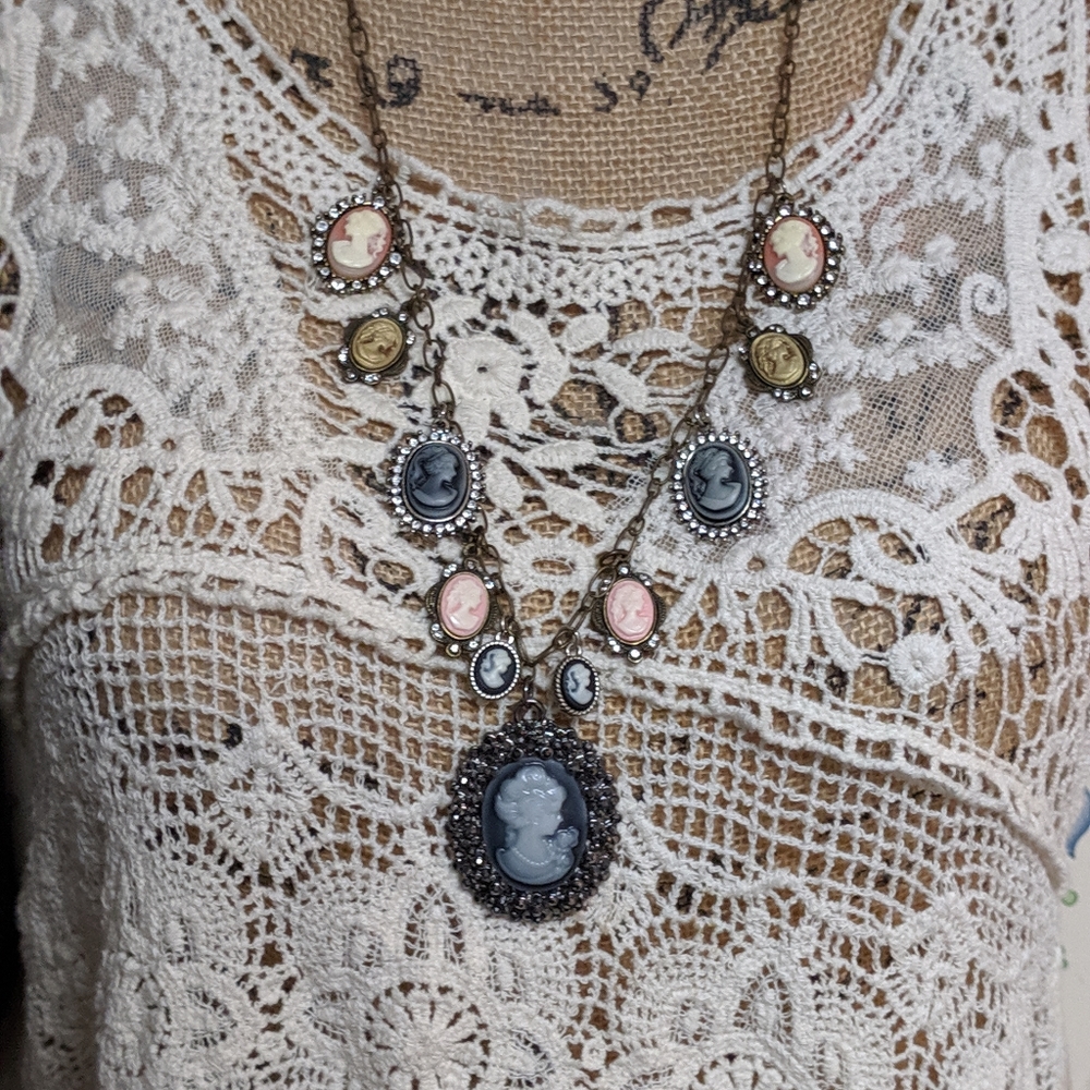 Cameo charm necklace